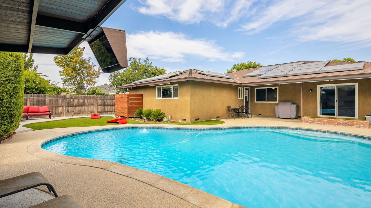 Photo of Outdoor in Raisin