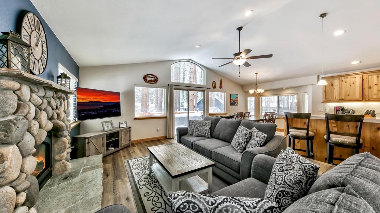 Photo of Livingroom in Pioneer Trail