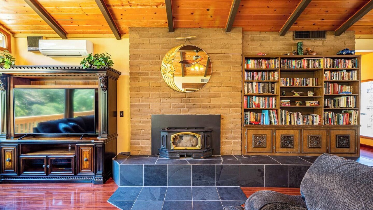 Photo of Livingroom in Yosemite Forks