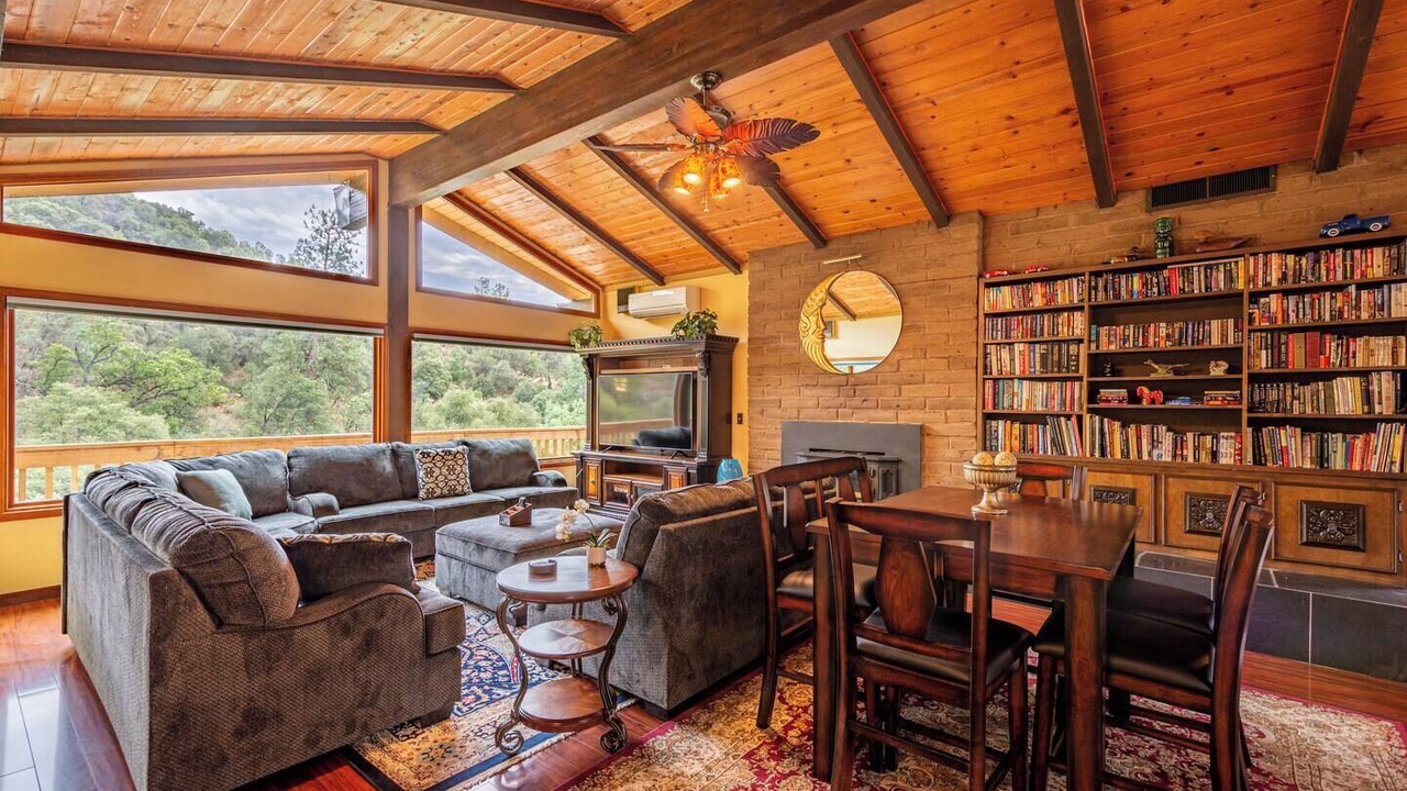 Photo of Livingroom in Yosemite Forks