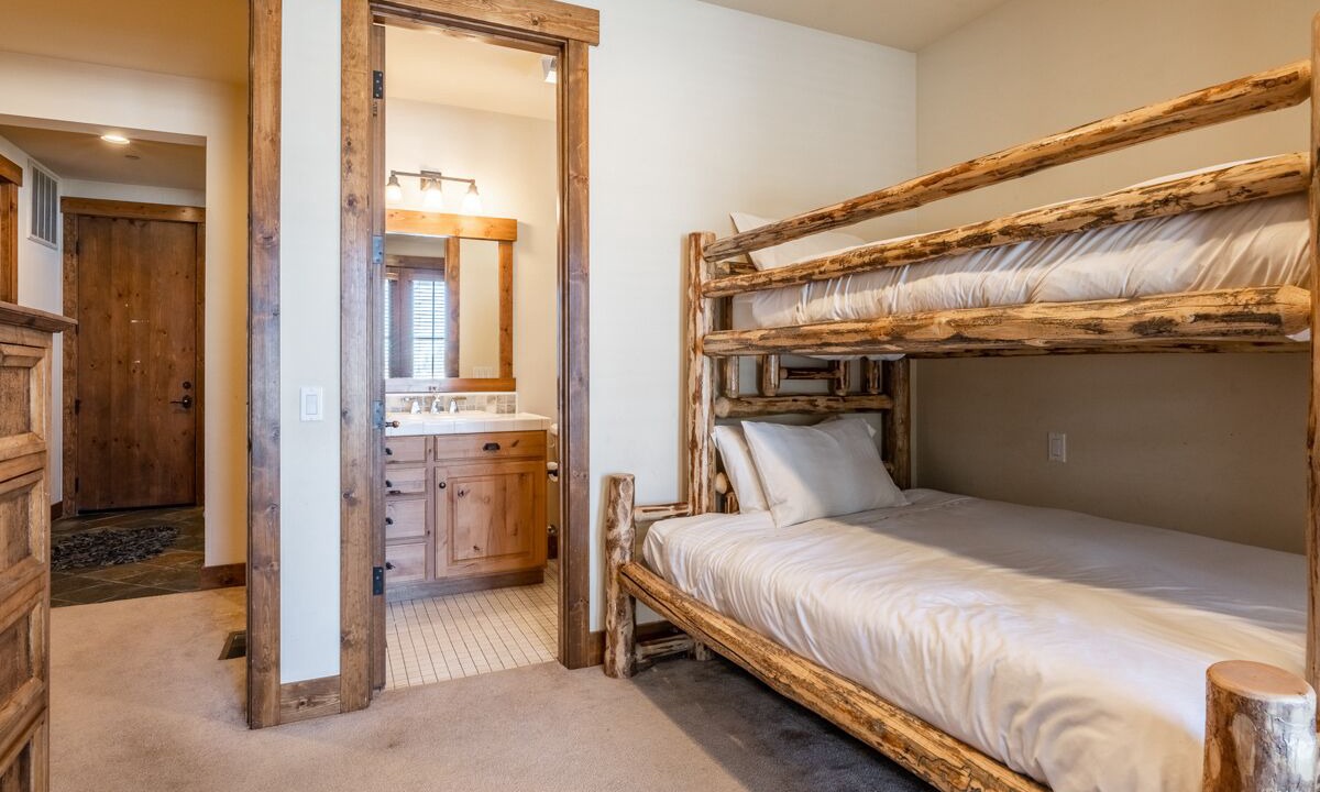 Photo of Bedroom in Mammoth Lakes