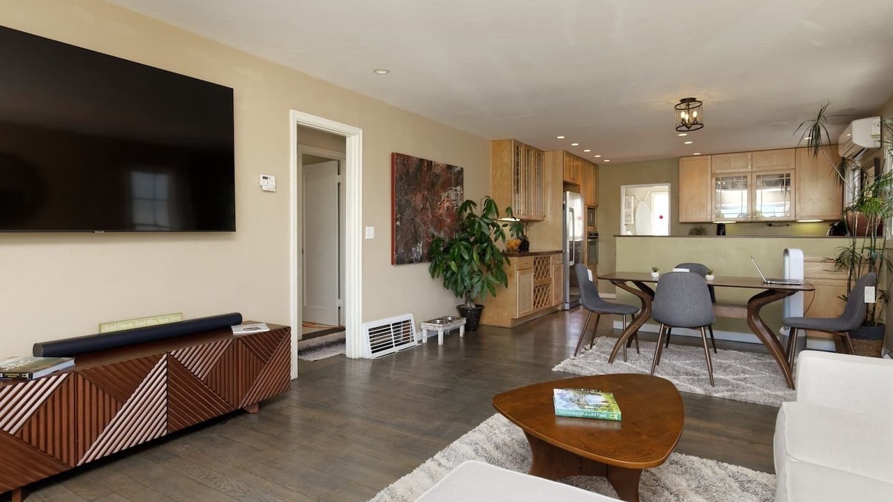Photo of Livingroom in Oakland