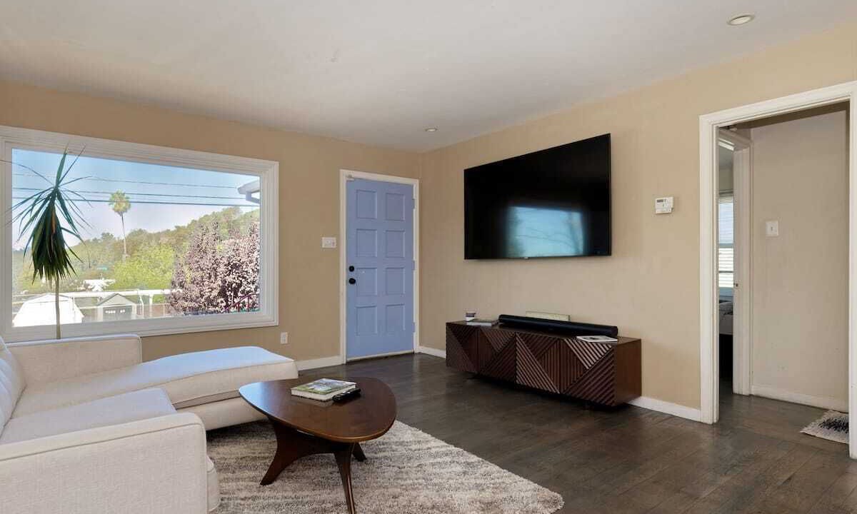 Photo of Livingroom in Oakland