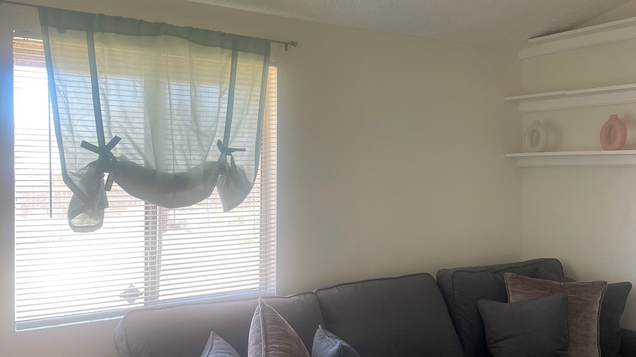 Photo of Livingroom in California City