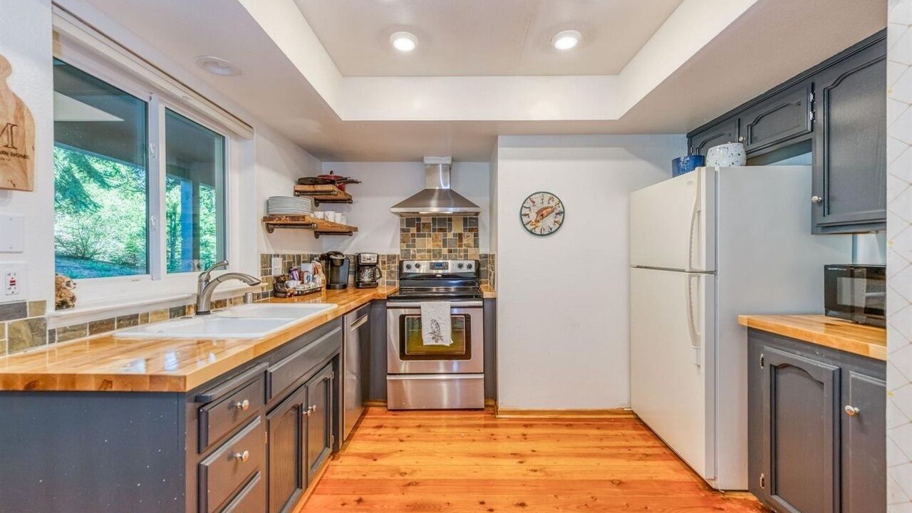 Photo of Kitchen in Shaver Lake