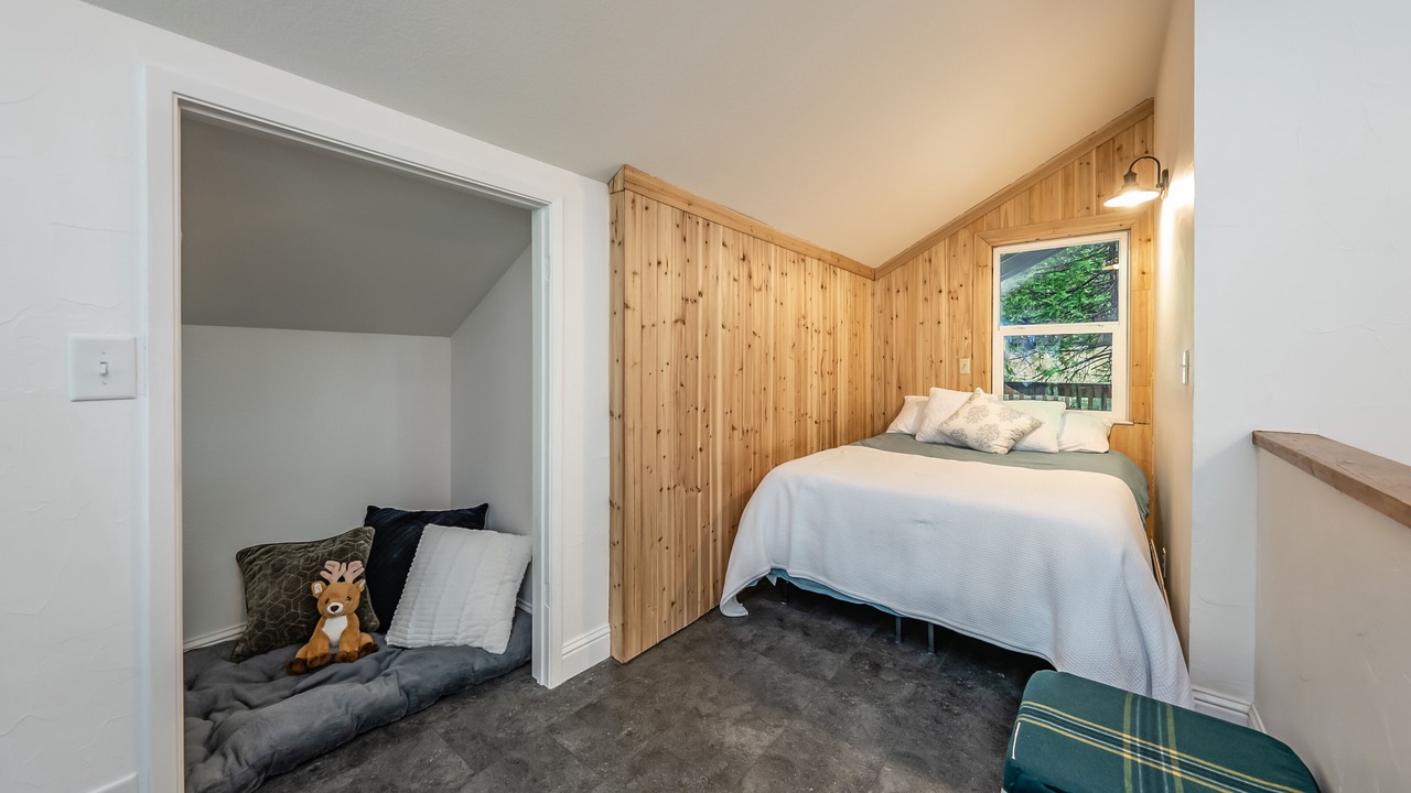 Photo of Bedroom in Shaver Lake