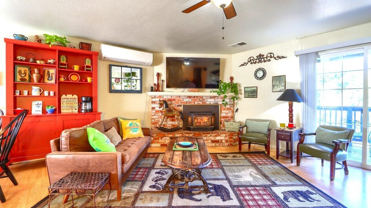Photo of Livingroom in Oakhurst