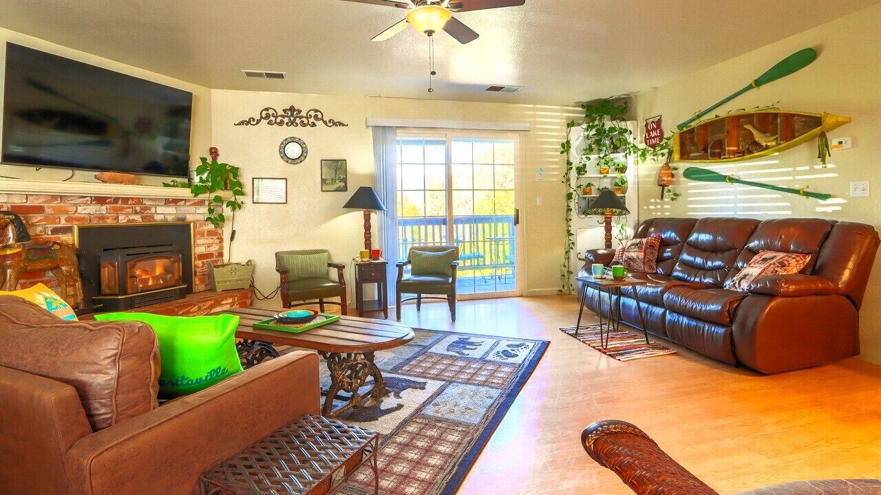 Photo of Livingroom in Oakhurst