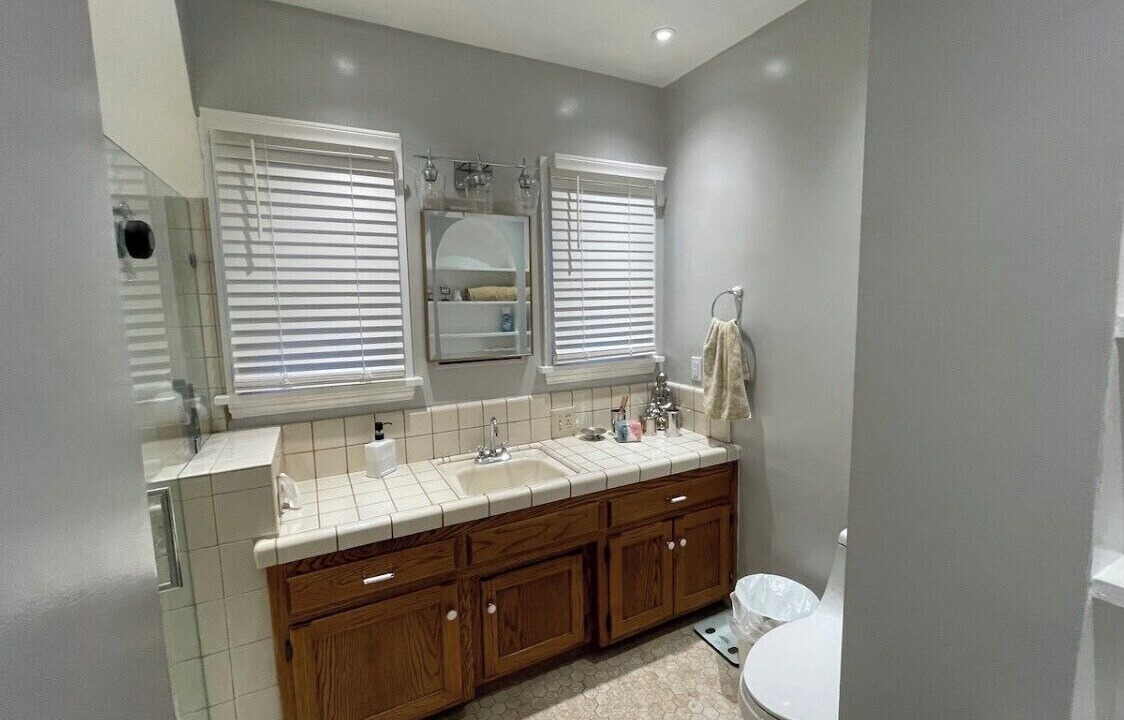 Photo of Bathroom in Oleander - Sunset