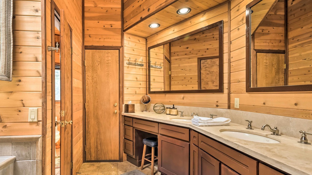 Photo of Bathroom in Pine Mountain Club