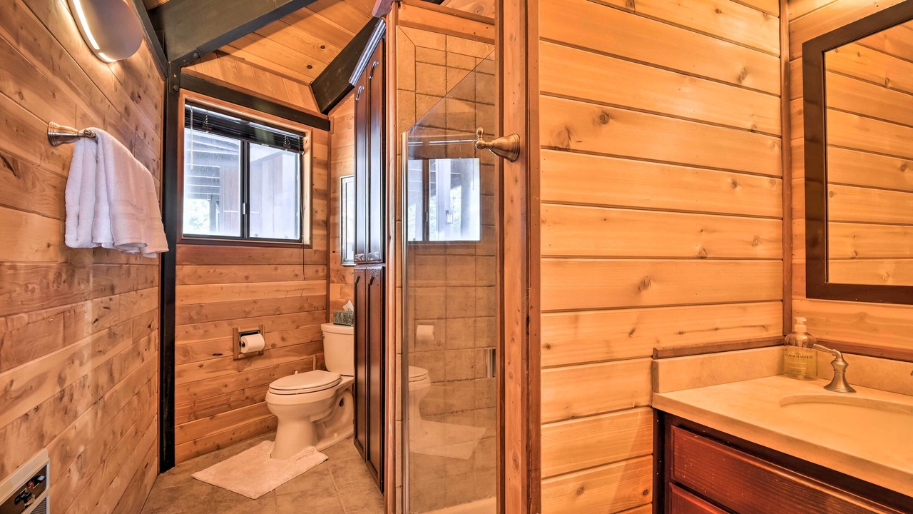 Photo of Bathroom in Pine Mountain Club