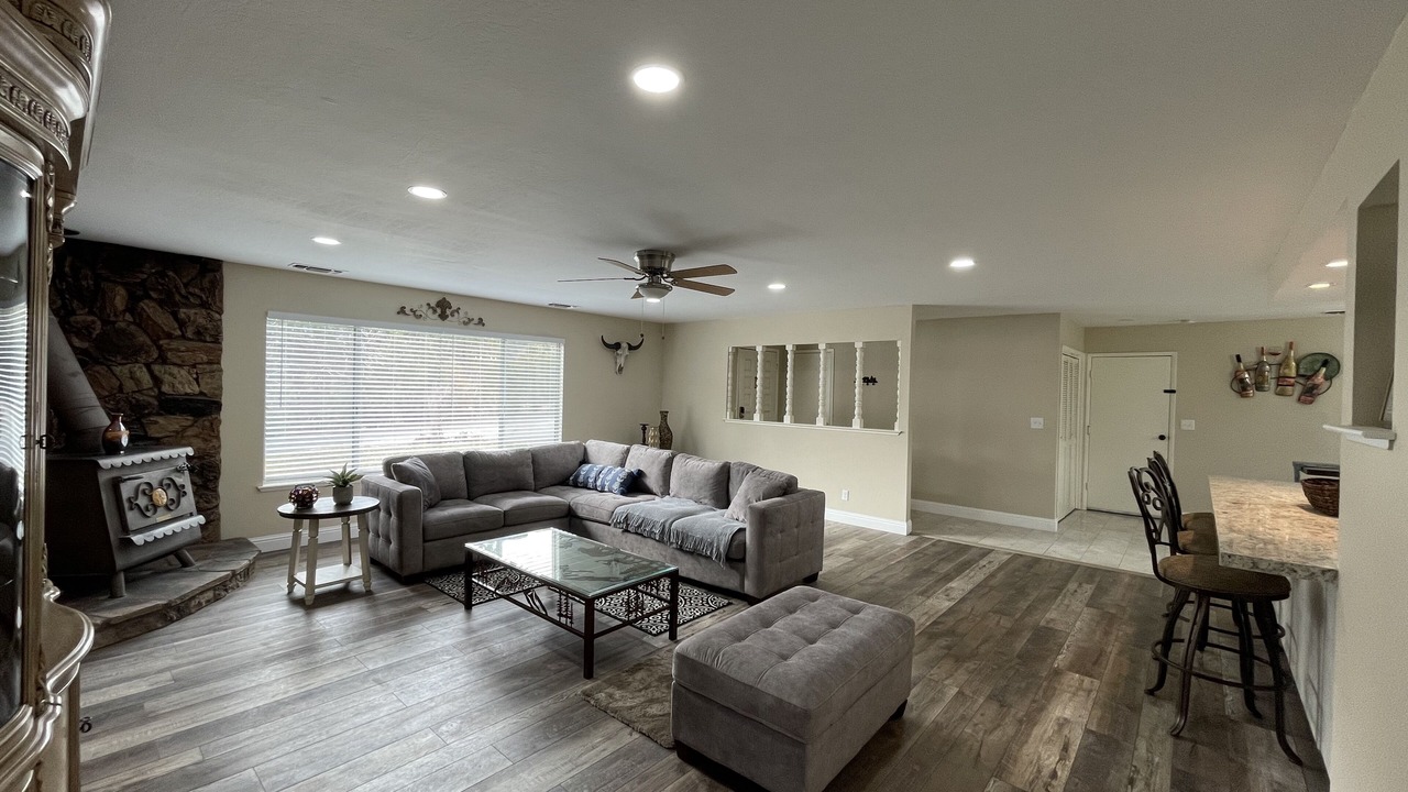 Photo of Livingroom in Yosemite Forks