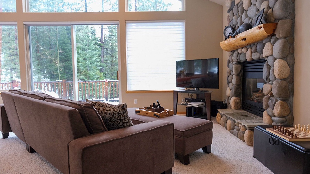 Photo of Livingroom in Angora Highlands