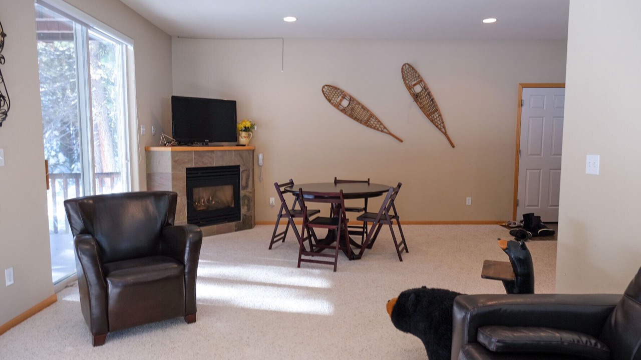 Photo of Livingroom in Angora Highlands