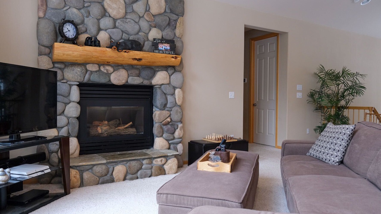 Photo of Livingroom in Angora Highlands