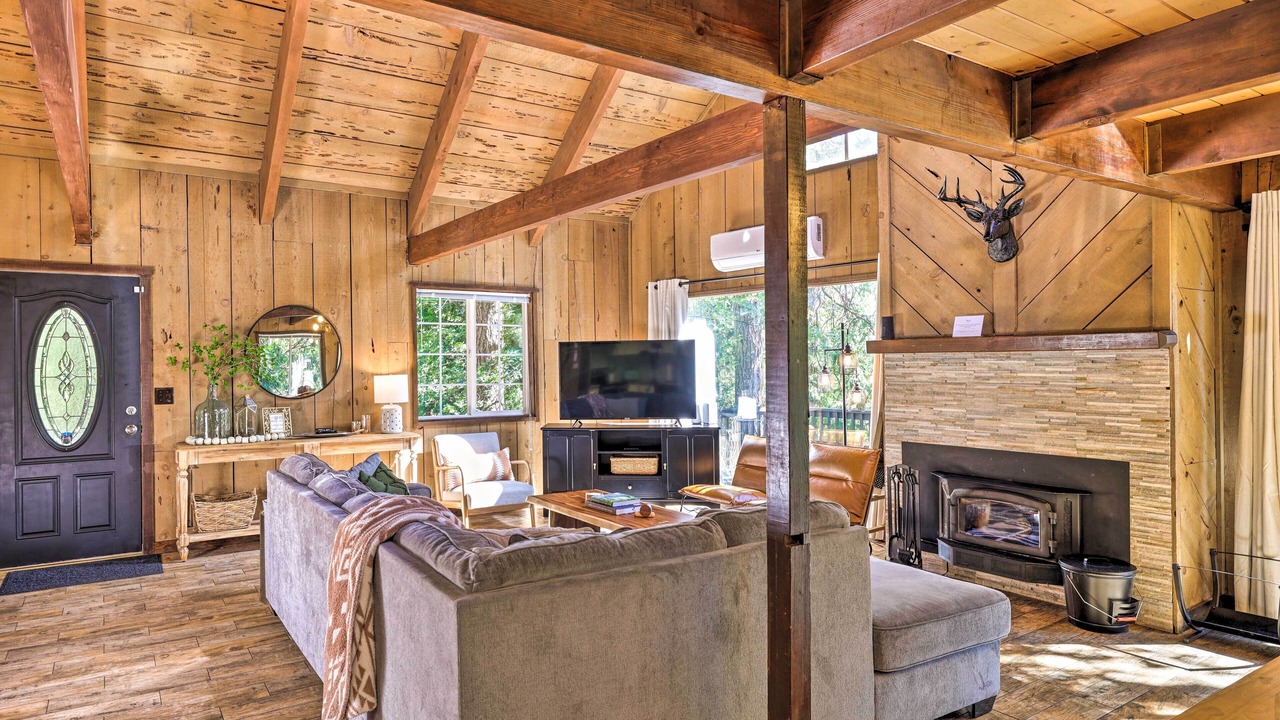Photo of Livingroom in Twain Harte