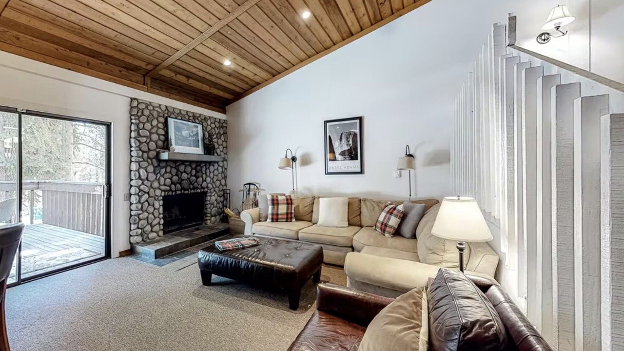 Photo of Livingroom in Lakeshore