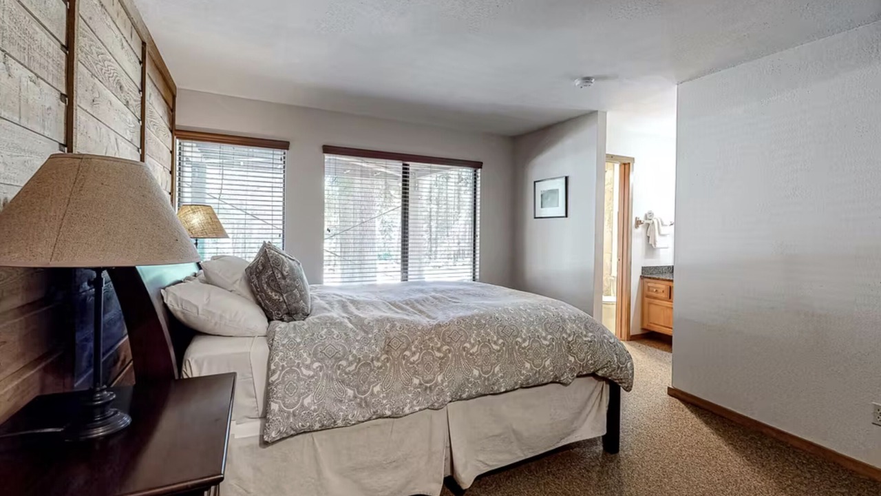 Photo of Bedroom in Lakeshore