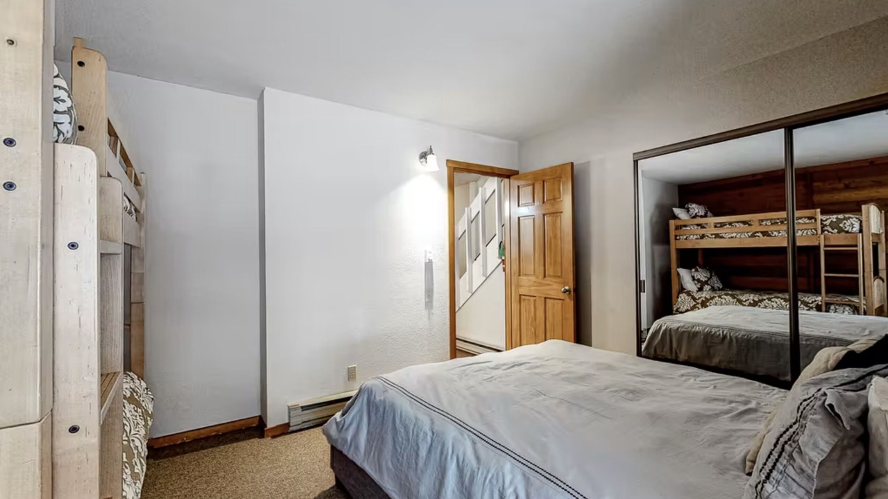 Photo of Bedroom in Lakeshore