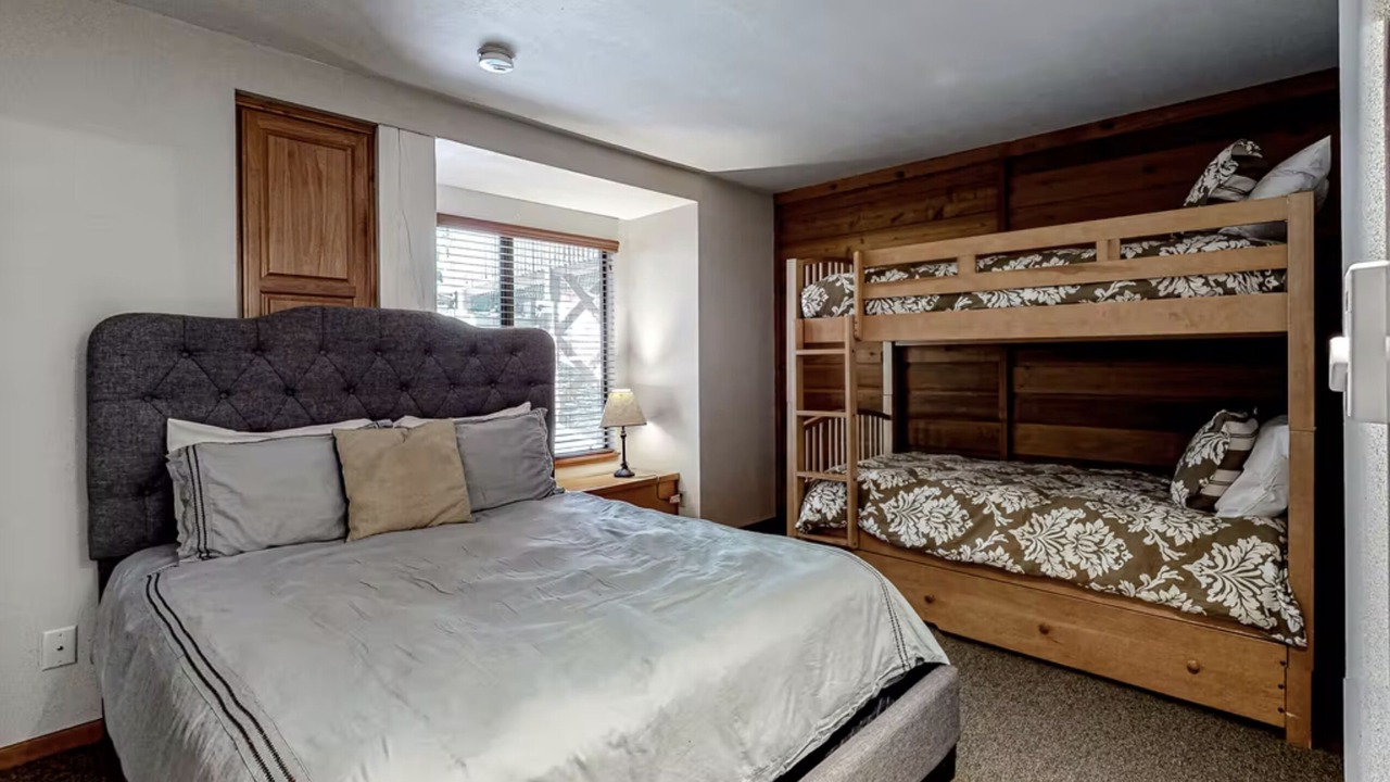 Photo of Bedroom in Lakeshore