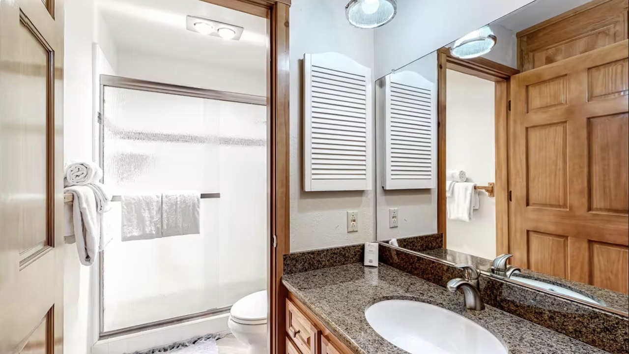 Photo of Bathroom in Lakeshore
