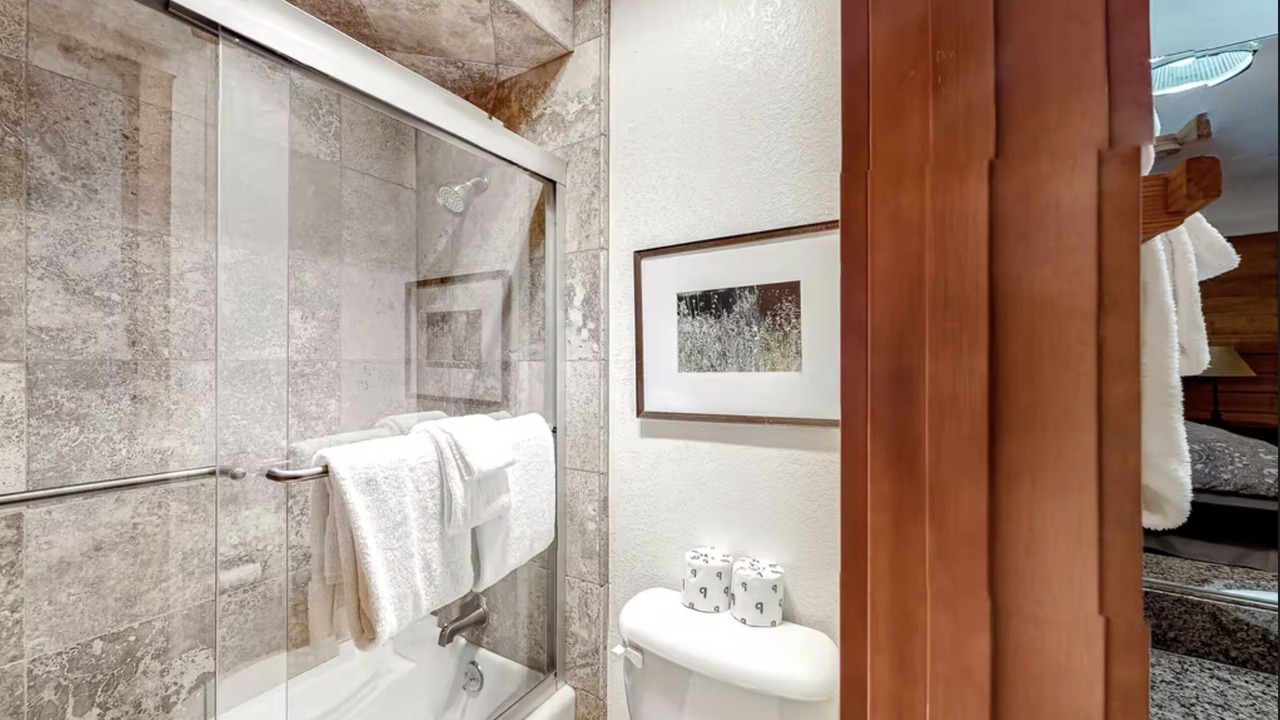 Photo of Bathroom in Lakeshore