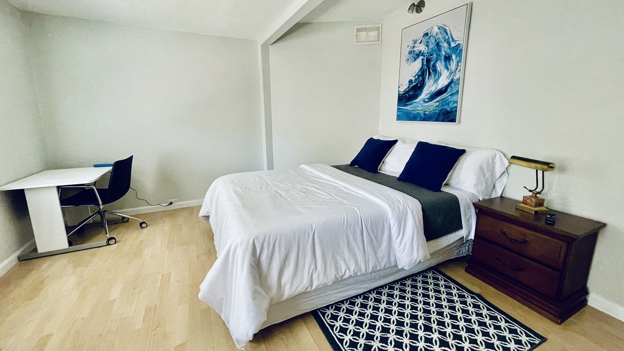 Photo of Bedroom in Oakland