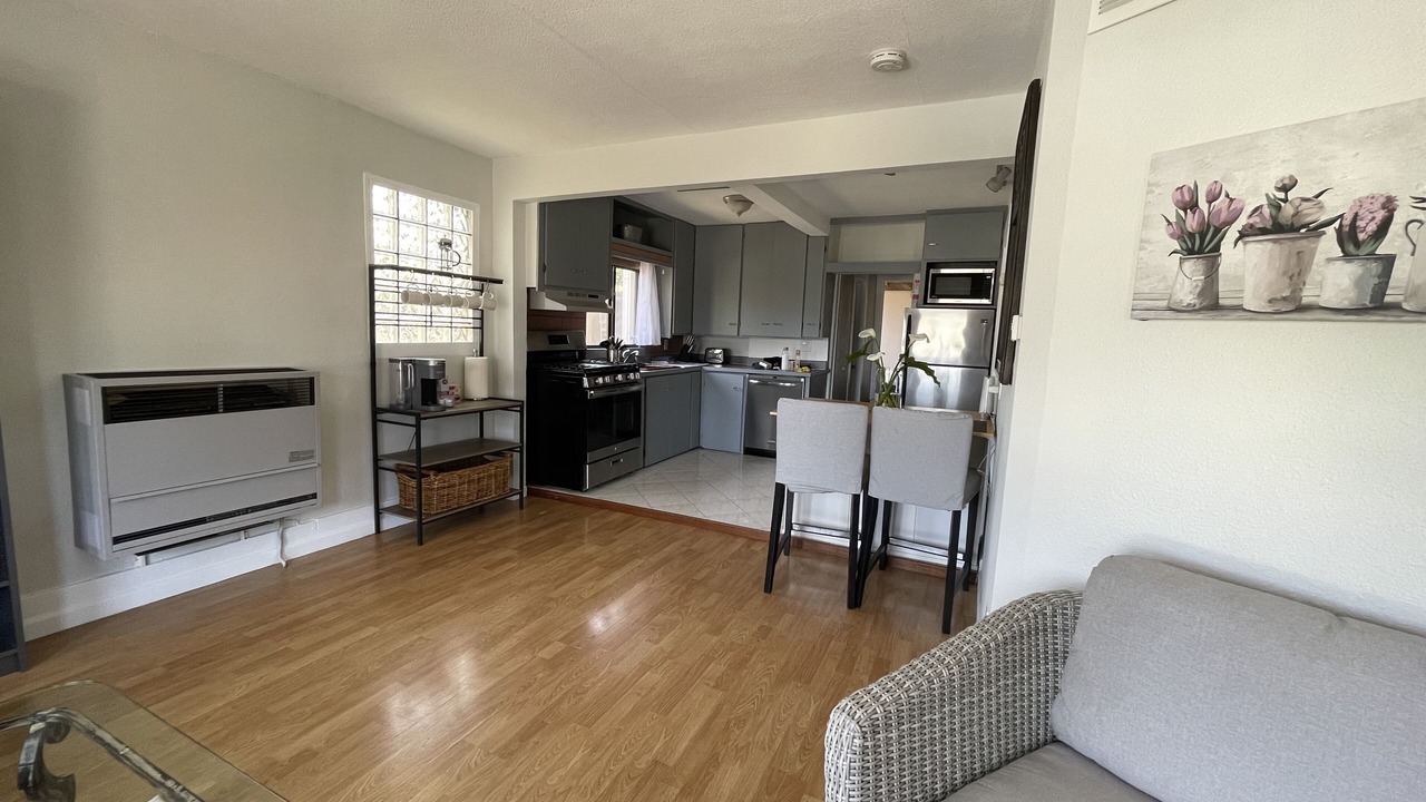 Photo of Livingroom in Oakland