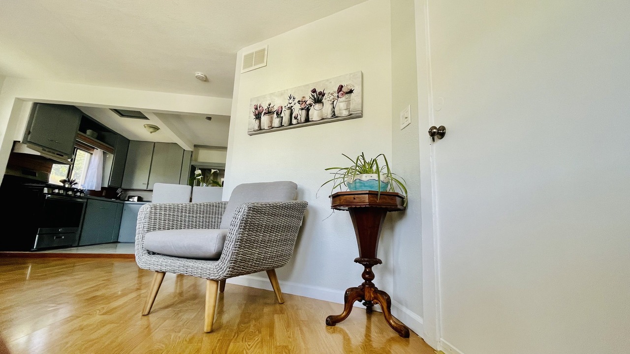 Photo of Livingroom in Oakland
