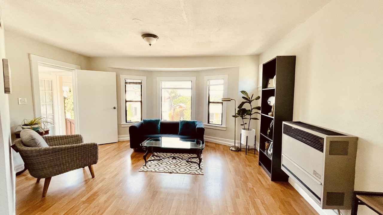Photo of Livingroom in Oakland