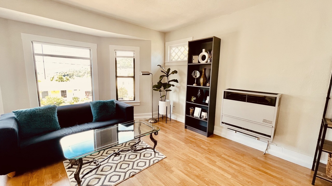 Photo of Livingroom in Oakland