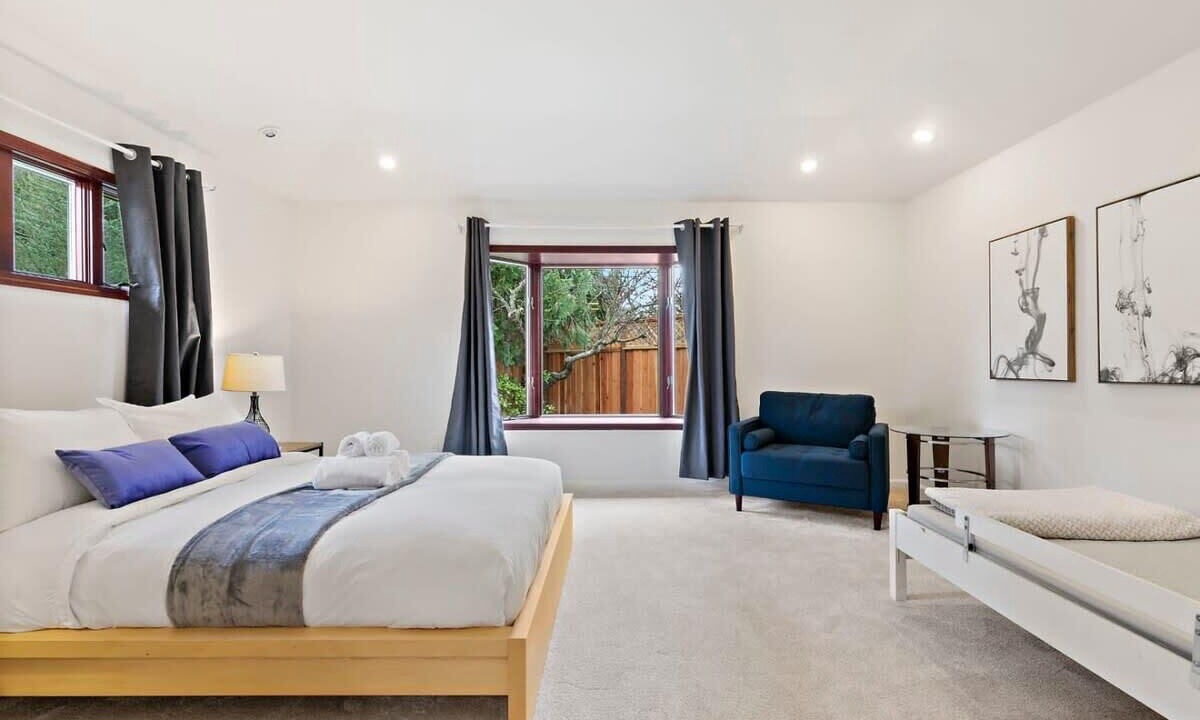 Photo of Bedroom in Loyola