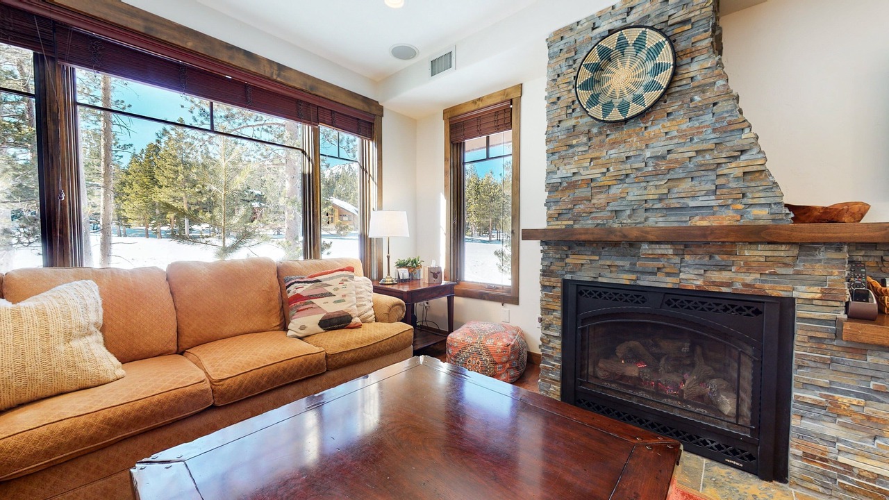 Photo of Livingroom in Woodwinds