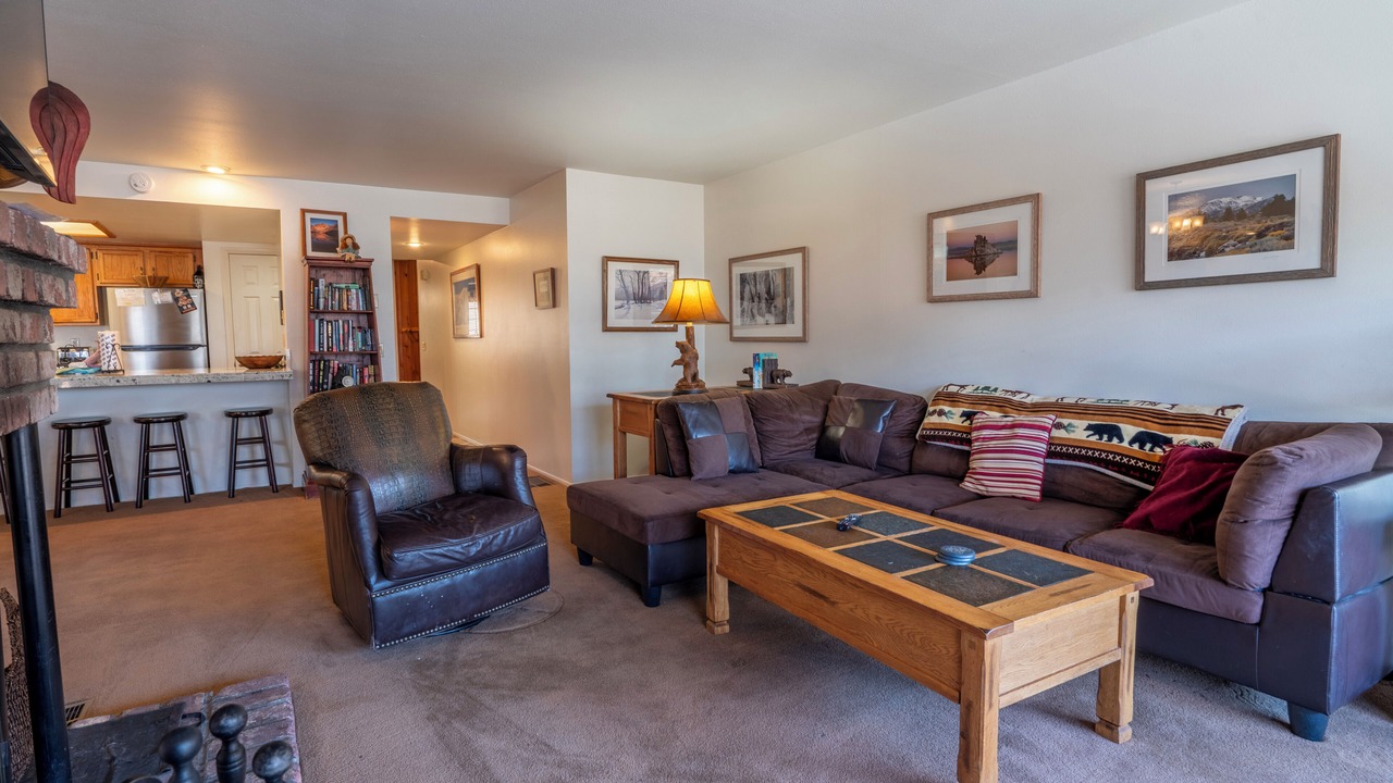 Photo of Livingroom in June Lake