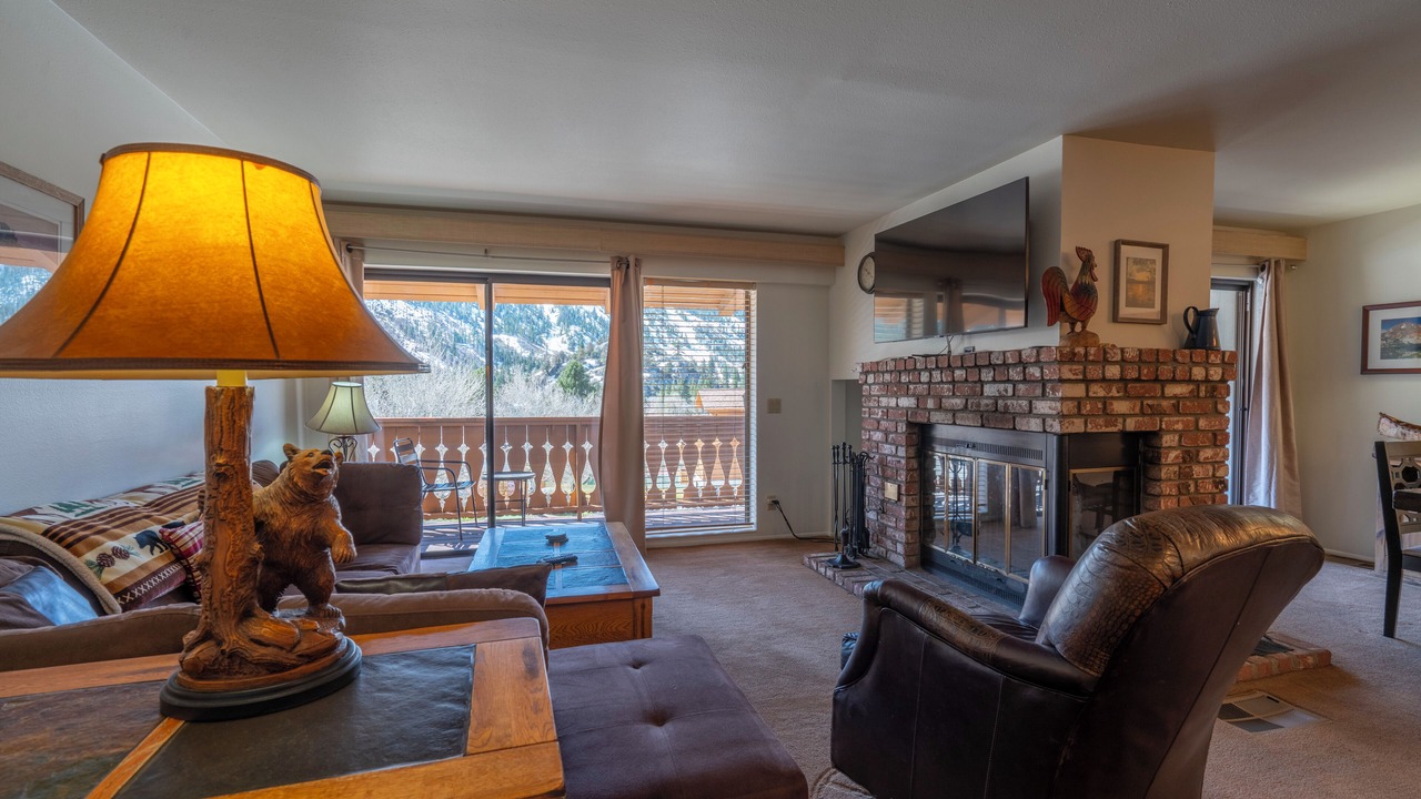 Photo of Livingroom in June Lake