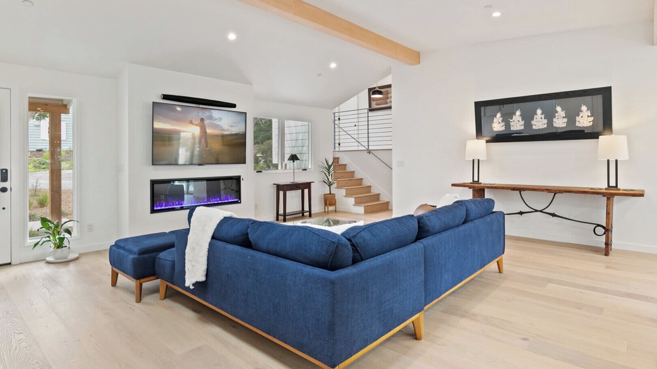 Photo of Livingroom in Monterey
