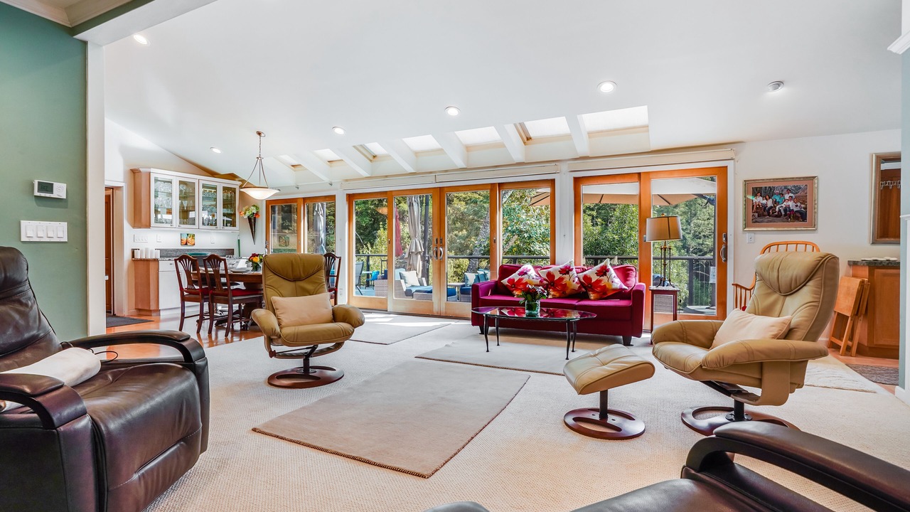 Photo of Livingroom in Lagunitas-Forest Knolls