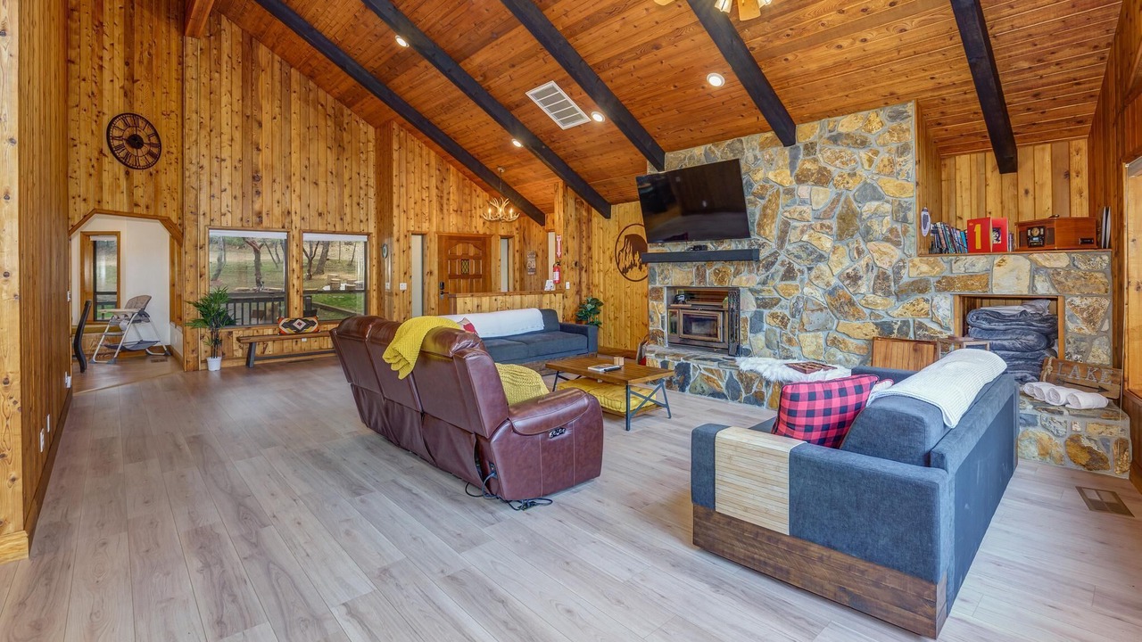 Photo of Livingroom in Oakhurst