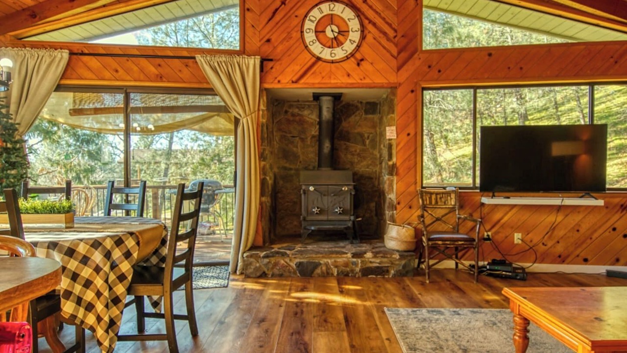 Photo of Livingroom in Groveland