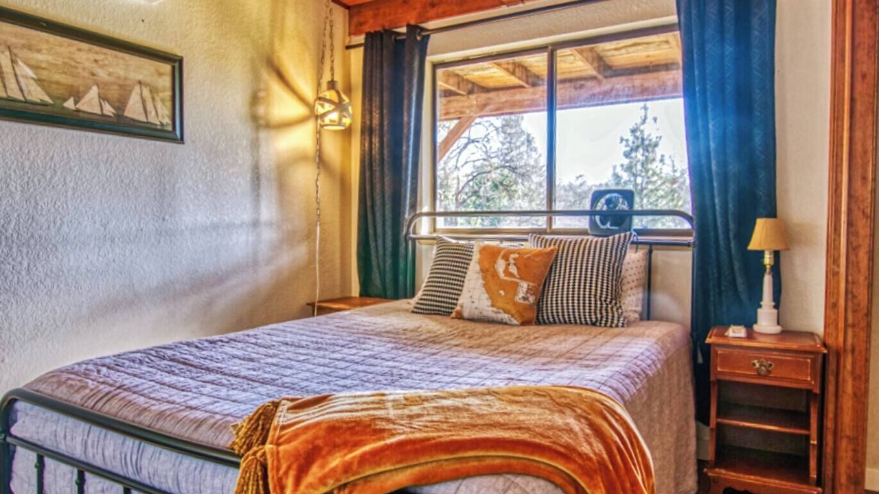 Photo of Bedroom in Groveland