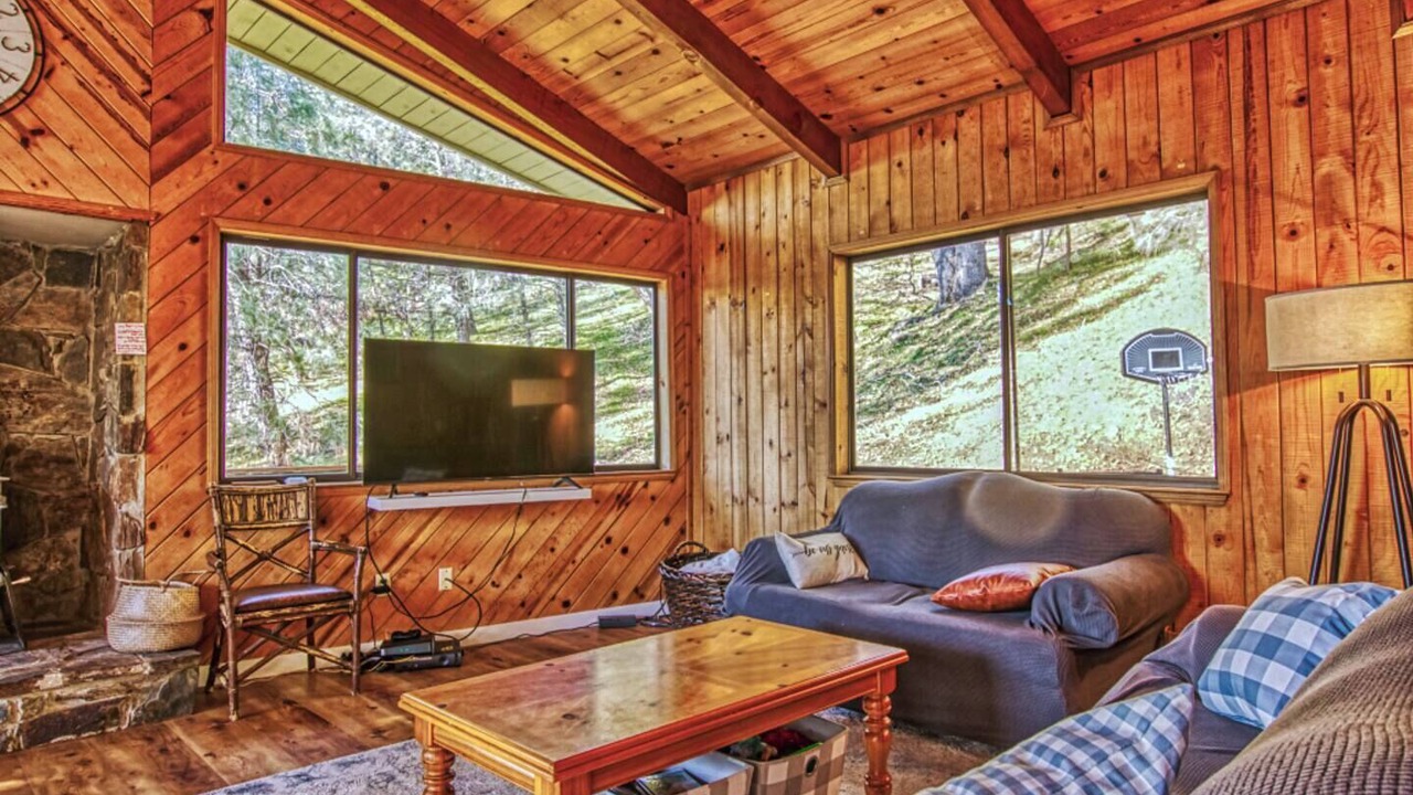 Photo of Livingroom in Groveland