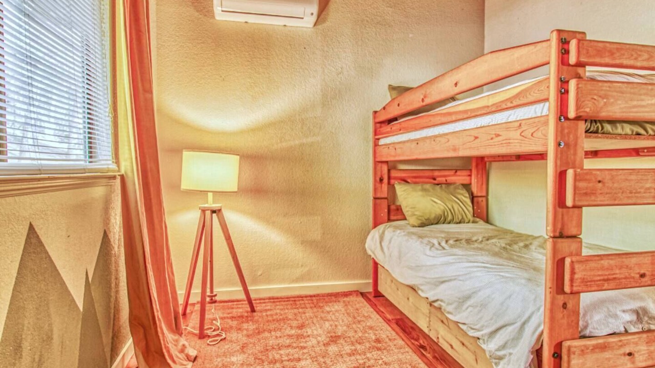 Photo of Bedroom in Groveland