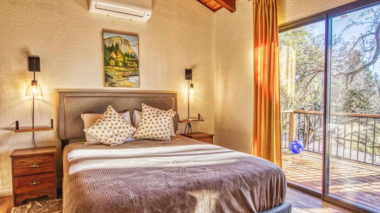 Photo of Bedroom in Groveland