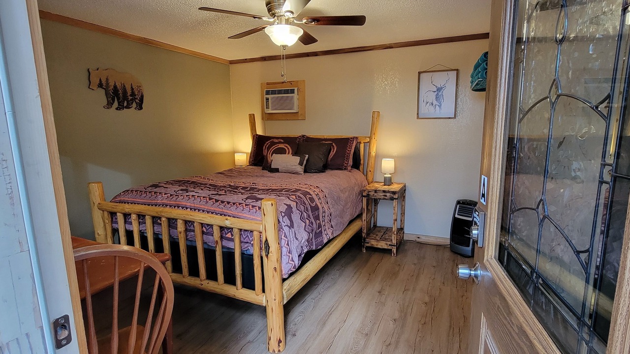 Photo of Bedroom in Shingletown