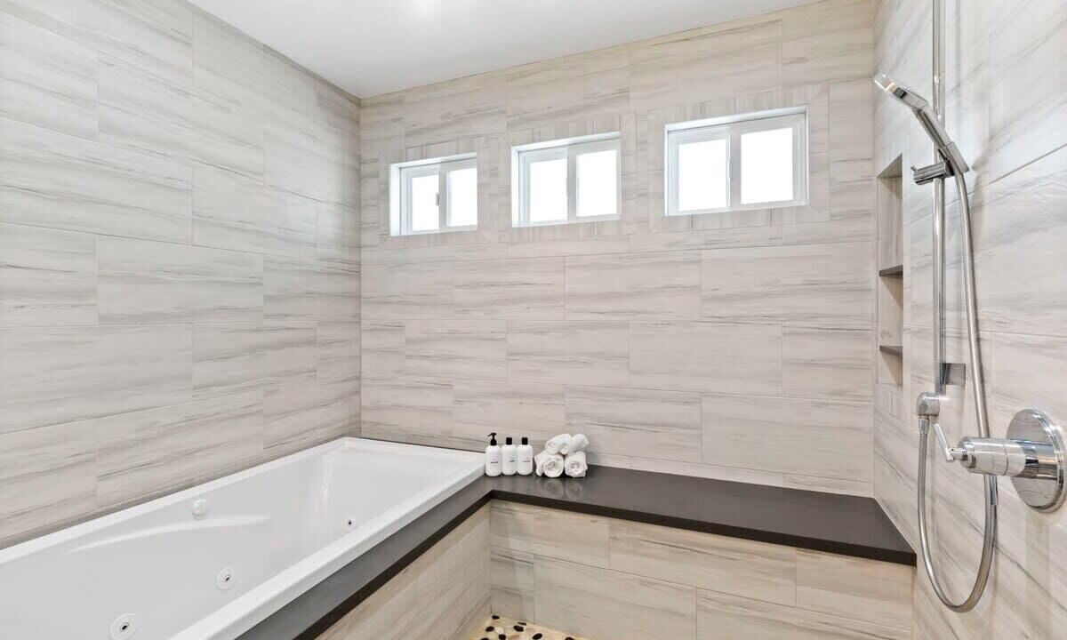 Photo of Bathroom in Park Pacifica