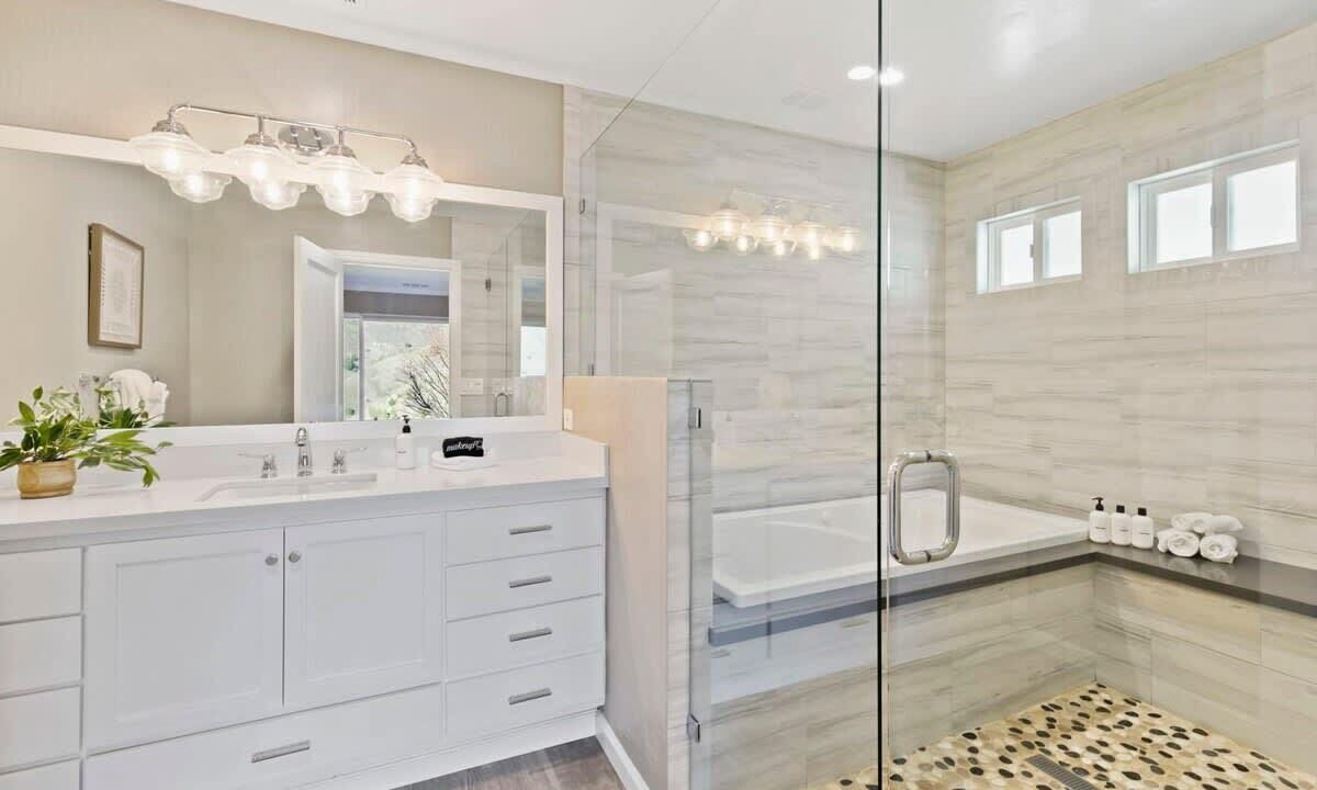 Photo of Bathroom in Park Pacifica