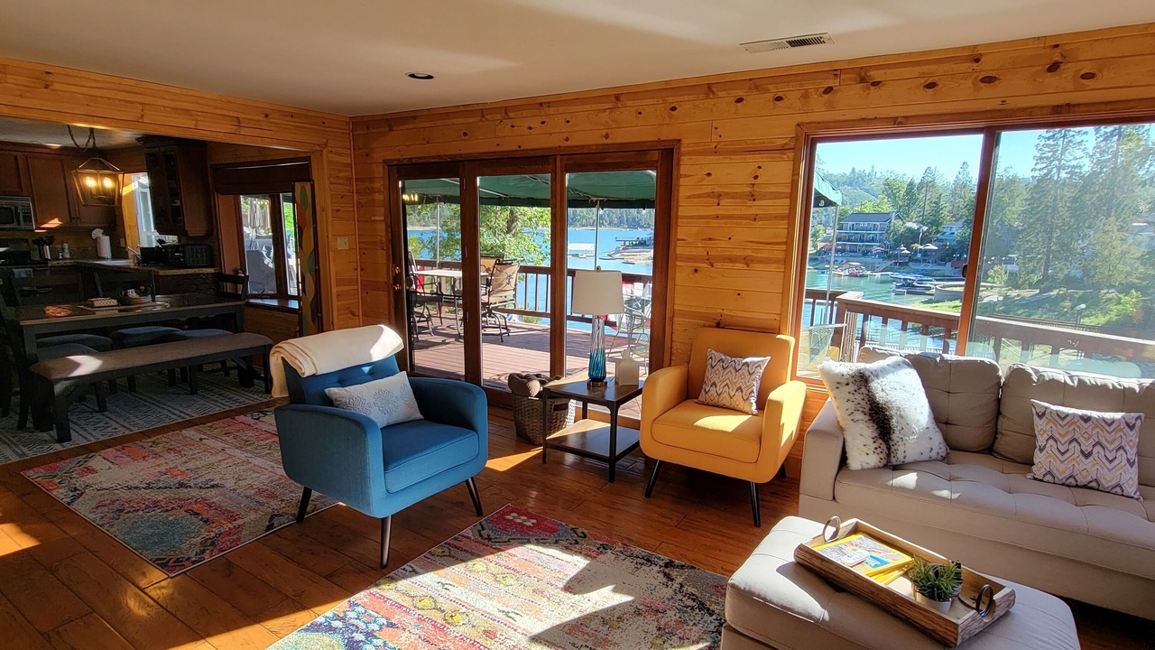 Photo of Livingroom in Bass Lake