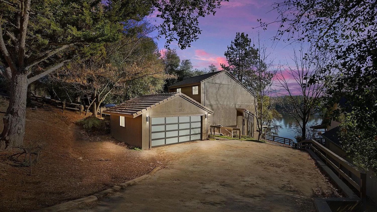 Photo of Outdoor in Groveland