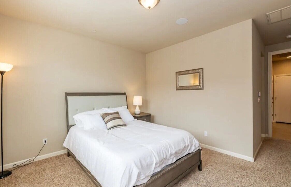 Photo of Bedroom in Raisin