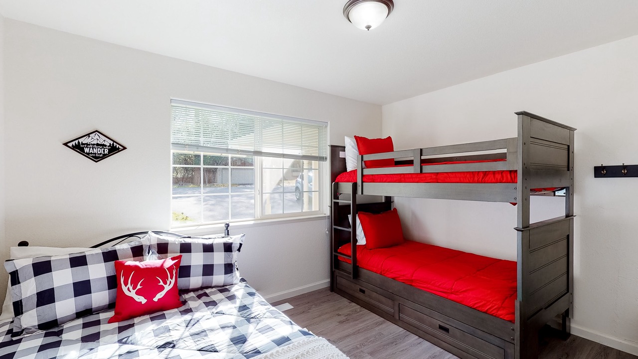 Photo of Bedroom in Groveland